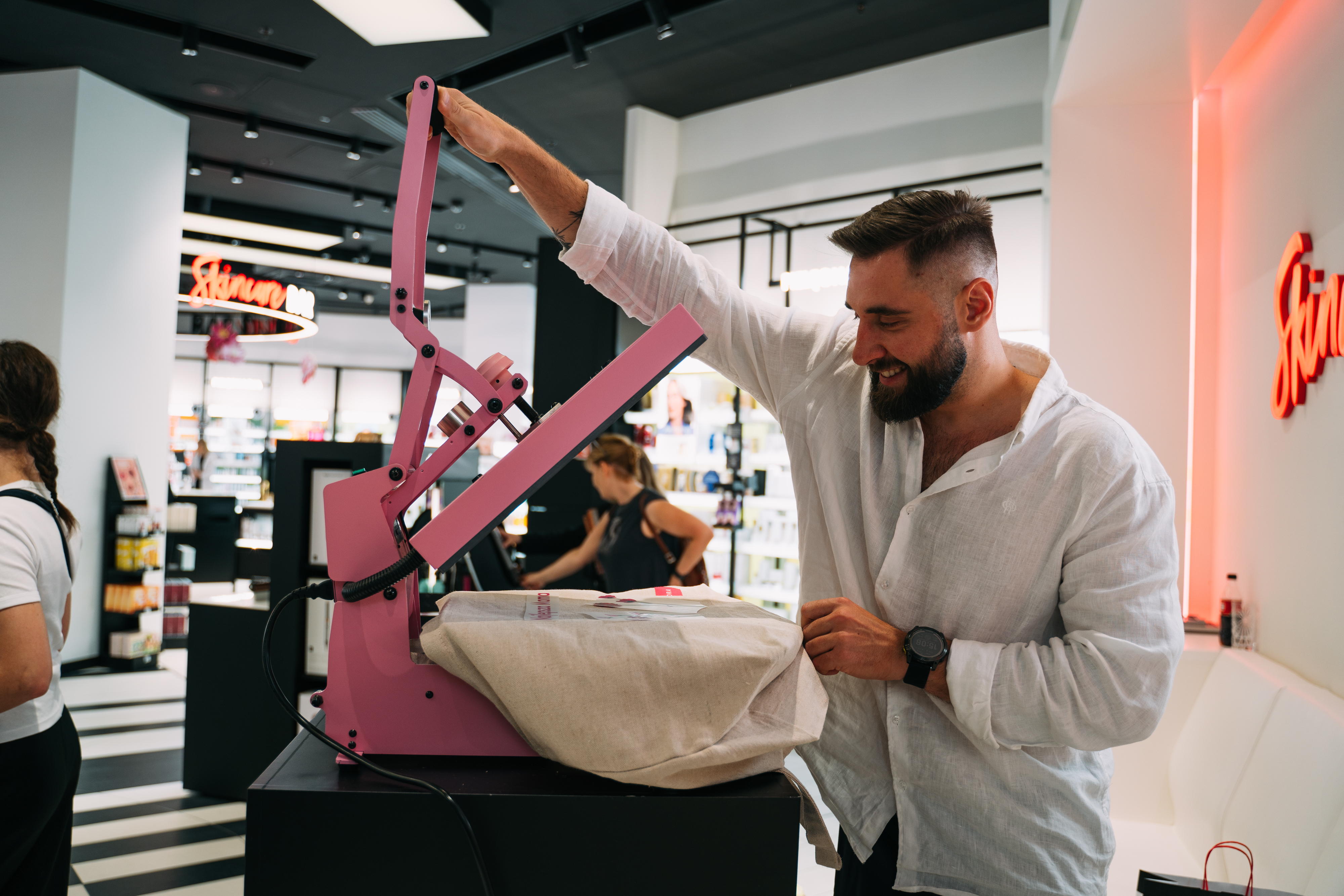 Custom Merch - zespół przy pracy